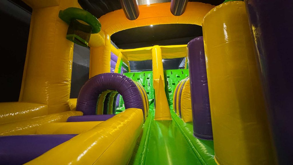 hinchables-ladrillos-bolas-parque-centro-infantil-ocio-funplaypark-vitoria-gasteiz